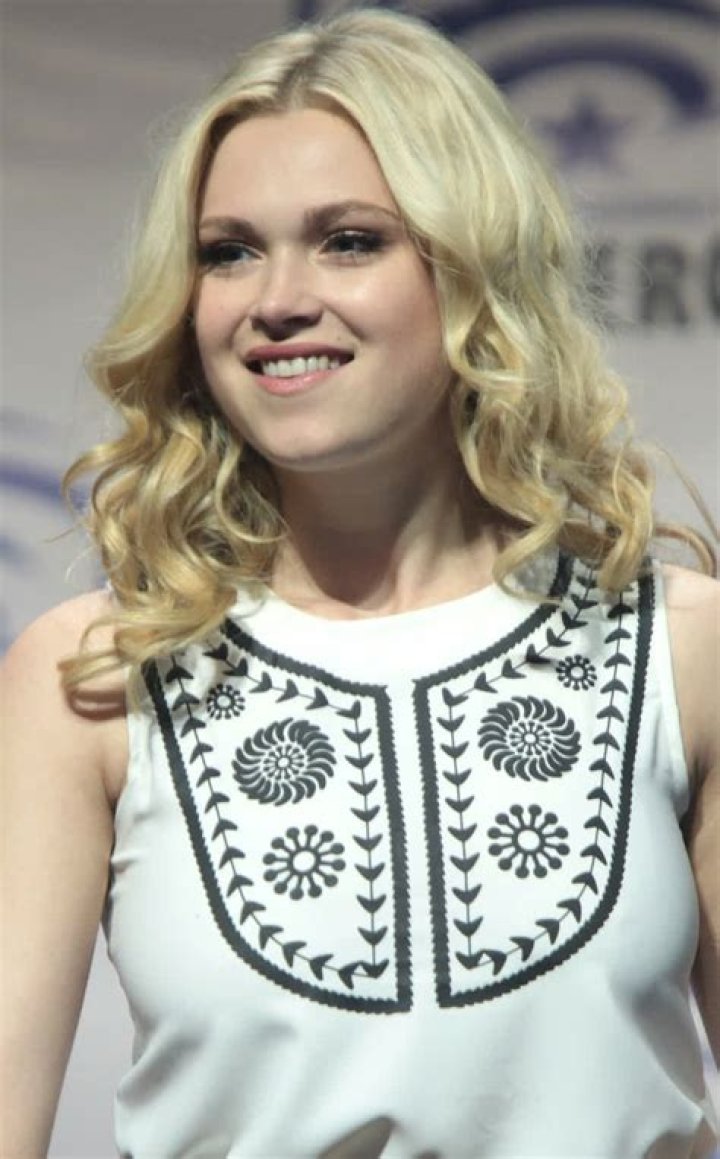 Eliza Taylor Net Worth - Wiki, Age, Weight and Height, Relationships, Family, and More